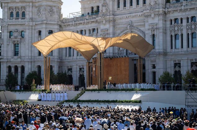 Pope Leo XIV presides at Holy Mass and a Eucharistic procession for Corpus Christi Day in Madrid Pope Leo XIV presides at Corpus Christi Mass in Cibeles Square on June 7, 2026, in Madrid Spain Pope Leo XIV officiates at the Solemnity of Corpus Christi in Madrid with a Mass and subsequent Eucharistic procession around the capital The ceremony brings together high civil and religious authorities, King Felipe VI, Queen Letizia, Princess Leonor and Princess Sofia attend the event 07 JUNE 2026 PAPAL VISIT Madrid Madrid Spain  Copyright: xAlbertoxOrtegax 7578589