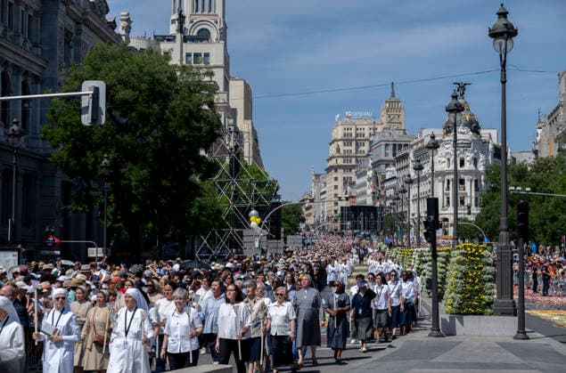 Pope Leo XIV presides at Holy Mass and a Eucharistic procession for Corpus Christi Day in Madrid Pope Leo XIV presides at the Corpus Christi procession and Mass in Cibeles Square, June 7, 2026, in Madrid Spain Pope Leo XIV officiates at the Solemnity of Corpus Christi in Madrid with a Mass and subsequent Eucharistic procession in the vicinity of the capital The ceremony brings together high-ranking civil and religious authorities, King Felipe VI, Queen Letizia, Princess Leonor and Princess Sofia attend the event 07 JUNE 2026 PAPAL VISIT Madrid Madrid Spain  Copyright: xAlbertoxOrtegax 7578604