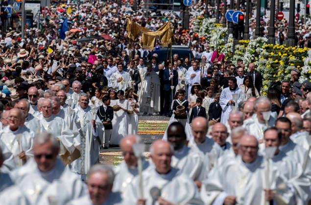 Pope Leo XIV presides at Holy Mass and a Eucharistic procession for Corpus Christi Day in Madrid Pope Leo XIV presides at the Corpus Christi procession and Mass in Cibeles Square, June 7, 2026, in Madrid Spain Pope Leo XIV officiates at the Solemnity of Corpus Christi in Madrid with a Mass and subsequent Eucharistic procession in the vicinity of the capital The ceremony brings together high-ranking civil and religious authorities, King Felipe VI, Queen Letizia, Princess Leonor and Princess Sofia attend the event 07 JUNE 2026 PAPAL VISIT Madrid Madrid Spain  Copyright: xAlbertoxOrtegax 7578606