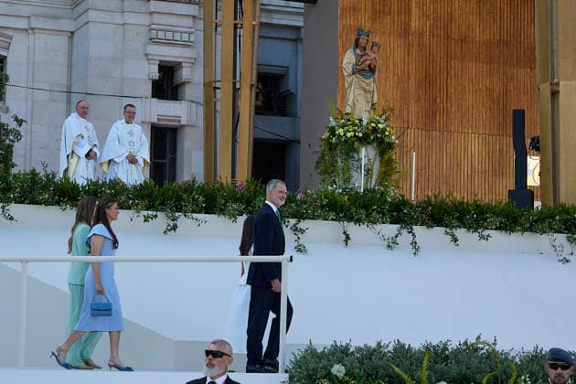 Pope Leo XIV presides at Holy Mass and a Eucharistic procession for Corpus Christi Day in Madrid King Felipe VI, Queen Letizia, Princess Leonor and Infanta Sofia attend Mass on the feast of Corpus Christi, in the Plaza de Cibeles, June 7, 2026, in Madrid Spain Pope Leo XIV officiates the Solemnity of Corpus Christi in Madrid with a Mass and subsequent Eucharistic procession around the capital The ceremony brings together high civil and religious authorities, as well as numerous faithful who follow the route of the Blessed Sacrament King Felipe VI, Queen Letizia, Princess Leonor and Infanta Sofia attend the event 07 JUNE 2026 PAPAL VISIT Jesús Hellí Madrid Madrid Spain  Copyright: xJesusxHellin EuropaxPress Poolx 7578620