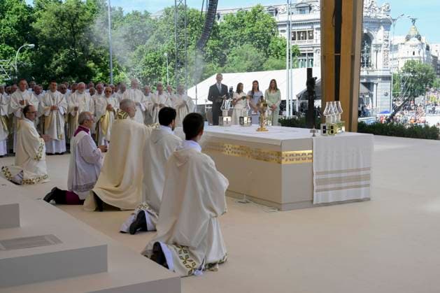SPAIN - POPE LEO XIV LEADS THE HOLY MASS IN THE PLAZA DE CIBELES IN MADRID - 2026 6 7 Spain, Vatican, 2026 6 7 Pope Leo XIV leads the Holy Mass in the Plaza de Cibeles in Madrid, EDITORIAL USE ONLY - NO BOOKS Copyright: xVATICANxMEDIA CPPx