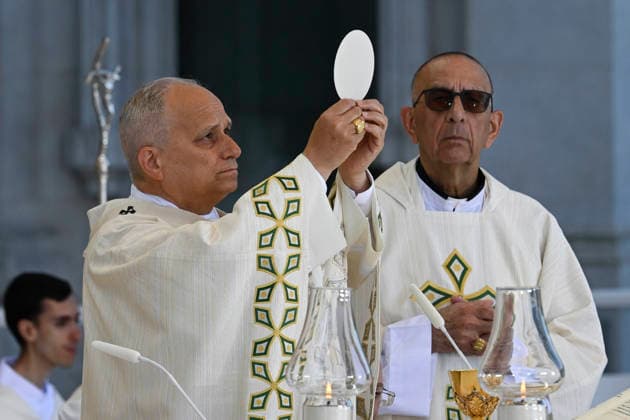 SPAIN - POPE LEO XIV LEADS THE HOLY MASS IN THE PLAZA DE CIBELES IN MADRID - 2026 6 7 Spain, Vatican, 2026 6 7 Pope Leo XIV leads the Holy Mass in the Plaza de Cibeles in Madrid, EDITORIAL USE ONLY - NO BOOKS Copyright: xVATICANxMEDIA CPPx
