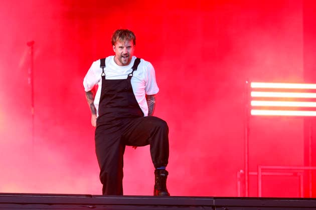 Sänger Kevin Ratajczak von der Band Electric Callboy bei Rock am Ring (RaR) 2026. Rock am Ring ist ein von Marek Lieberberg gegründetes Musikfestival, das traditionell auf dem Nürburgring in der Nähe der Stadt Adenau in der Eifel stattfindet. Es gilt als das traditionsreichste Rockfestival Deutschlands. Nürburg, 06.06.2026 Rheinland-Pfalz Deutschland *** Singer Kevin Ratajczak from the band Electric Callboy at Rock am Ring RaR 2026 Rock am Ring is a music festival founded by Marek Lieberberg, which traditionally takes place at the Nürburgring near the town of Adenau in the Eifel region It is considered the most traditional rock festival in Germany Nürburg, 06 06 2026 Rhineland-Palatinate Germany Copyright: xChristophxHardtx