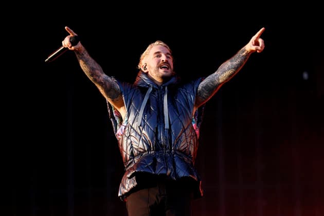 Sänger Nico Sallach von der Band Electric Callboy bei Rock am Ring (RaR) 2026. Rock am Ring ist ein von Marek Lieberberg gegründetes Musikfestival, das traditionell auf dem Nürburgring in der Nähe der Stadt Adenau in der Eifel stattfindet. Es gilt als das traditionsreichste Rockfestival Deutschlands. Nürburg, 06.06.2026 Rheinland-Pfalz Deutschland *** Singer Nico Sallach from the band Electric Callboy at Rock am Ring RaR 2026 Rock am Ring is a music festival founded by Marek Lieberberg, which traditionally takes place at the Nürburgring near the town of Adenau in the Eifel It is considered the most traditional rock festival in Germany Nürburg, 06 06 2026 Rhineland-Palatinate Germany Copyright: xChristophxHardtx