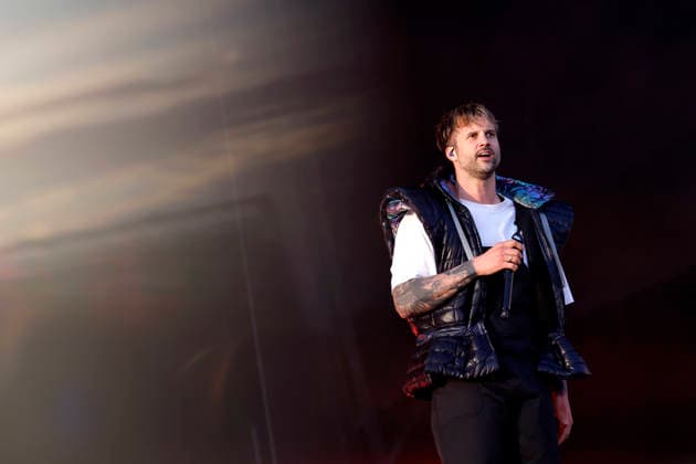 Sänger Kevin Ratajczak von der Band Electric Callboy bei Rock am Ring (RaR) 2026. Rock am Ring ist ein von Marek Lieberberg gegründetes Musikfestival, das traditionell auf dem Nürburgring in der Nähe der Stadt Adenau in der Eifel stattfindet. Es gilt als das traditionsreichste Rockfestival Deutschlands. Nürburg, 06.06.2026 Rheinland-Pfalz Deutschland *** Singer Kevin Ratajczak from the band Electric Callboy at Rock am Ring RaR 2026 Rock am Ring is a music festival founded by Marek Lieberberg that traditionally takes place at the Nürburgring near the town of Adenau in the Eifel region It is considered the most traditional rock festival in Germany Nürburg, 06 06 2026 Rhineland-Palatinate Germany Copyright: xChristophxHardtx