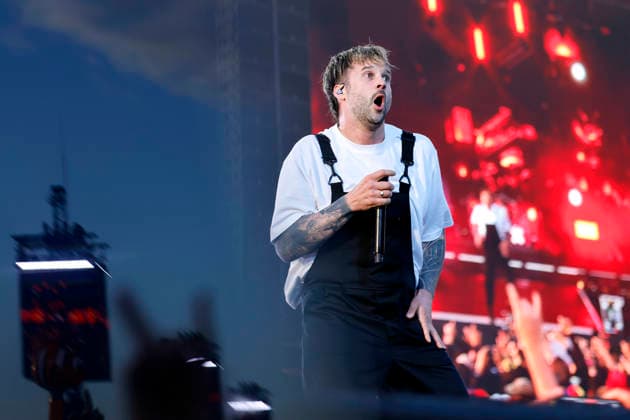 Sänger Kevin Ratajczak von der Band Electric Callboy bei Rock am Ring (RaR) 2026. Rock am Ring ist ein von Marek Lieberberg gegründetes Musikfestival, das traditionell auf dem Nürburgring in der Nähe der Stadt Adenau in der Eifel stattfindet. Es gilt als das traditionsreichste Rockfestival Deutschlands. Nürburg, 06.06.2026 Rheinland-Pfalz Deutschland *** Singer Kevin Ratajczak from the band Electric Callboy at Rock am Ring RaR 2026 Rock am Ring is a music festival founded by Marek Lieberberg that traditionally takes place at the Nürburgring near the town of Adenau in the Eifel region It is considered the most traditional rock festival in Germany Nürburg, 06 06 2026 Rhineland-Palatinate Germany Copyright: xChristophxHardtx