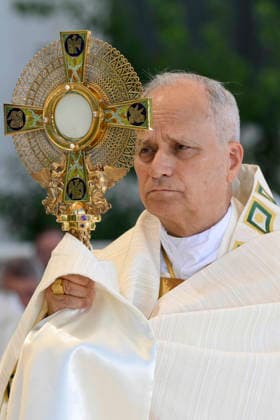 SPAIN - POPE LEO XIV LEADS THE HOLY MASS IN THE PLAZA DE CIBELES IN MADRID - 2026 6 7 Spain, Vatican, 2026 6 7 Pope Leo XIV walks along Alcala Street during the Corpus Christi procession following the Holy Mass held in the Plaza de Cibeles in Madrid EDITORIAL USE ONLY - NO BOOKS Copyright: xVATICANxMEDIA CPPx