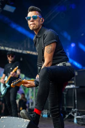 SBÄM Fest; 2026 Im Bild die Band BOOZE & GLORY auf dem SBÄM Rockfest 2026 Gitarrist Manny ANZALDO *** SBÄM Fest 2026 In the picture the band BOOZE GLORY at the SBÄM Rockfest 2026 guitarist Manny ANZALDO Copyright: xBEAUTIFULxSPORTS Goldbergx