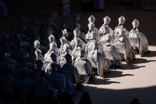 Pope Leo XIV presides at Holy Mass and a Eucharistic procession for Corpus Christi Day in Madrid Priests participate in the Corpus Christi Mass presided over by Pope Leo XIV, in the Plaza de Cibeles, June 7, 2026, in Madrid Spain Pope Leo XIV officiates the Solemnity of Corpus Christi in Madrid with a Mass and subsequent Eucharistic procession in the surroundings of the capital The ceremony brings together high civil and religious authorities, as well as numerous faithful who follow the route of the Blessed Sacrament King Felipe VI, Queen Letizia, Princess Leonor and Infanta Sofia attend the event 07 JUNE 2026 PAPAL VISIT Carlos Lujá Madrid Madrid Spain  Copyright: xCarlosxLujanx 7578742