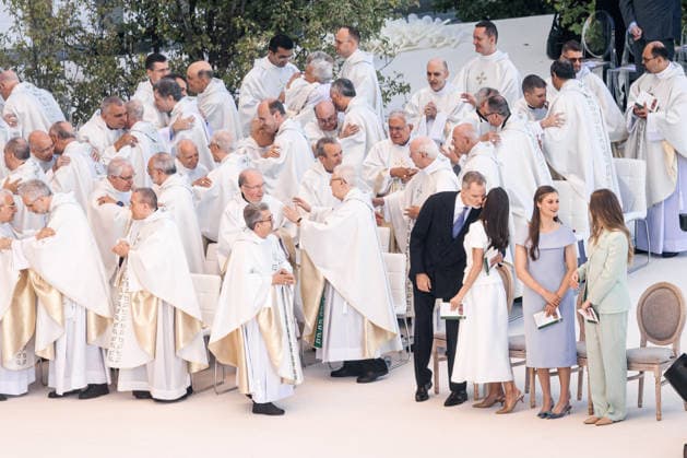 Pope Leo XIV presides at Holy Mass and a Eucharistic procession for Corpus Christi Day in Madrid King Felipe VI, Queen Letizia, Princess Leonor and Infanta Sofia participate in the Corpus Christi Mass presided over by Pope Leo XIV, in the Plaza de Cibeles, on June 7, 2026, in Madrid Spain Pope Leo XIV officiates the Solemnity of Corpus Christi in Madrid with a Mass and subsequent Eucharistic procession in the surroundings of the capital The ceremony brings together high civil and religious authorities, as well as numerous faithful who follow the route of the Blessed Sacrament King Felipe VI, Queen Letizia, Princess Leonor and Infanta Sofia attend the event 07 JUNE 2026 PAPAL VISIT Carlos Lujá Madrid Madrid Spain  Copyright: xCarlosxLujanx 7578745
