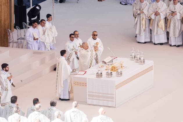Pope Leo XIV presides at Holy Mass and a Eucharistic procession for Corpus Christi Day in Madrid Pope Leo XIV presides at Corpus Christi Mass in Cibeles Square on June 7, 2026, in Madrid Spain Pope Leo XIV officiates at the Solemnity of Corpus Christi in Madrid with a Mass and subsequent Eucharistic procession around the capital The ceremony brings together high civil and religious authorities, King Felipe VI, Queen Letizia, Princess Leonor and Infanta Sofia attend the event 07 JUNE 2026 PAPAL VISIT Carlos Lujá Carlos Lujá Madrid Madrid Spain  Copyright: xCarlosxLujanx 7578746