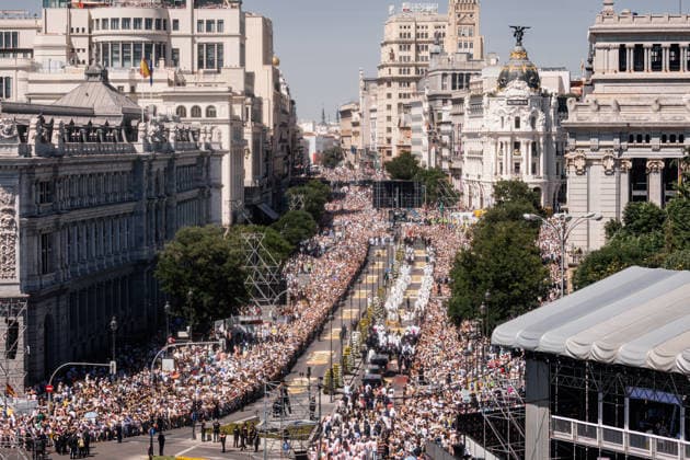 Pope Leo XIV presides at Holy Mass and a Eucharistic procession for Corpus Christi Day in Madrid Pope Leo XIV presides at the Corpus Christi procession in Cibeles Square, June 7, 2026, in Madrid Spain Pope Leo XIV officiates the Solemnity of Corpus Christi in Madrid with a Mass and subsequent Eucharistic procession in the vicinity of the capital The ceremony brings together high civil and religious authorities, King Felipe VI, Queen Letizia, Princess Leonor and Infanta Sofia attend the event 07 JUNE 2026 PAPAL VISIT Carlos Lujá Carlos Lujá Madrid Madrid Spain  Copyright: xCarlosxLujanx 7578754