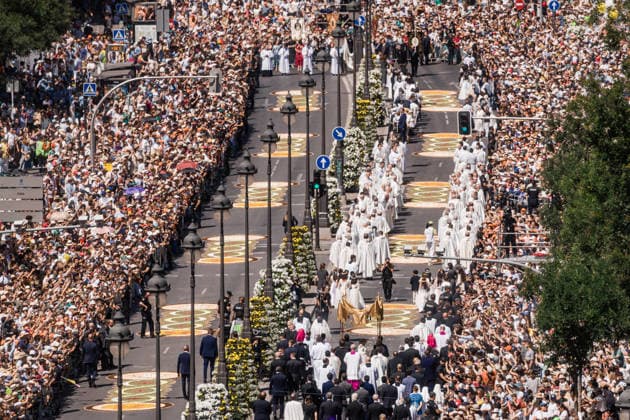 Pope Leo XIV presides at Holy Mass and a Eucharistic procession for Corpus Christi Day in Madrid Pope Leo XIV presides at the Corpus Christi procession in Cibeles Square, June 7, 2026, in Madrid Spain Pope Leo XIV officiates the Solemnity of Corpus Christi in Madrid with a Mass and subsequent Eucharistic procession in the vicinity of the capital The ceremony brings together high civil and religious authorities, King Felipe VI, Queen Letizia, Princess Leonor and Infanta Sofia attend the event 07 JUNE 2026 PAPAL VISIT Carlos Lujá Carlos Lujá Madrid Madrid Spain  Copyright: xCarlosxLujanx 7578755