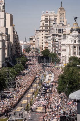 Pope Leo XIV presides at Holy Mass and a Eucharistic procession for Corpus Christi Day in Madrid Pope Leo XIV presides at the Corpus Christi procession in Cibeles Square, June 7, 2026, in Madrid Spain Pope Leo XIV officiates the Solemnity of Corpus Christi in Madrid with a Mass and subsequent Eucharistic procession in the vicinity of the capital The ceremony brings together high civil and religious authorities, King Felipe VI, Queen Letizia, Princess Leonor and Infanta Sofia attend the event 07 JUNE 2026 PAPAL VISIT Carlos Lujá Carlos Lujá Madrid Madrid Spain  Copyright: xCarlosxLujanx 7578756