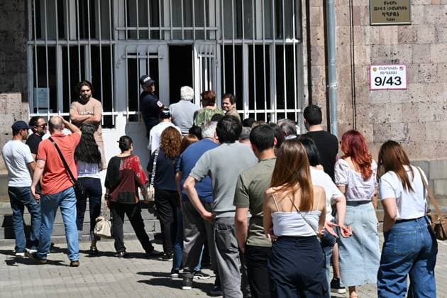 Armenia Parliamentary Election 9184801 07.06.2026 Voters queue at a polling station during the Armenian parliamentary election in Yerevan, Armenia. Yuri Kochetkov Sputnik Yerevan Armenia  Copyright: xYurixKochetkovx