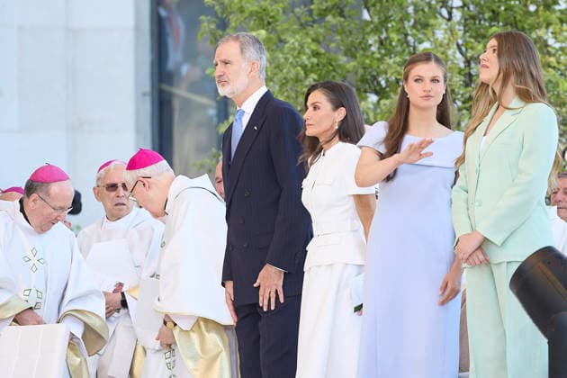 Pope Leo XIV presides at Holy Mass and a Eucharistic procession for Corpus Christi Day in Madrid King Felipe VI, Queen Letizia, Princess Leonor and Infanta Sofia attend Mass on the feast of Corpus Christi, in the Plaza de Cibeles, June 7, 2026, in Madrid Spain Pope Leo XIV officiates the Solemnity of Corpus Christi in Madrid with a Mass and subsequent Eucharistic procession around the capital The ceremony brings together high civil and religious authorities, as well as numerous faithful who follow the route of the Blessed Sacrament King Felipe VI, Queen Letizia, Princess Leonor and Infanta Sofia attend the event 07 JUNE 2026 PAPAL VISIT Jesús Hellí Madrid Madrid Spain  Copyright: xJesusxHellin EuropaxPress Poolx 7578798