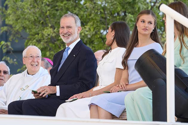 Pope Leo XIV presides at Holy Mass and a Eucharistic procession for Corpus Christi Day in Madrid King Felipe VI, Queen Letizia, Princess Leonor and Infanta Sofia attend Mass on the feast of Corpus Christi, in the Plaza de Cibeles, June 7, 2026, in Madrid Spain Pope Leo XIV officiates the Solemnity of Corpus Christi in Madrid with a Mass and subsequent Eucharistic procession around the capital The ceremony brings together high civil and religious authorities, as well as numerous faithful who follow the route of the Blessed Sacrament King Felipe VI, Queen Letizia, Princess Leonor and Infanta Sofia attend the event 07 JUNE 2026 PAPAL VISIT Jesús Hellí Madrid Madrid Spain  Copyright: xJesusxHellin EuropaxPress Poolx 7578800