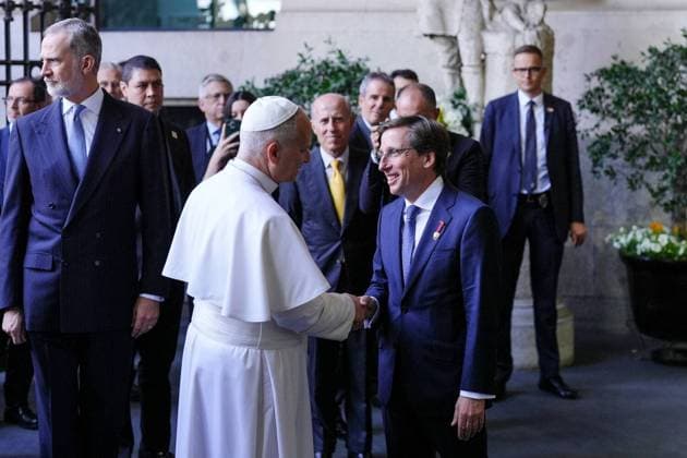 King Felipe The Mayor of Madrid, Jose Luis Martinez Almeida, presents the Golden Key of the City of Madrid to Pope Leo XIV at the Cibeles Palace, Sunday, June 7, 2026 Cordon Press 