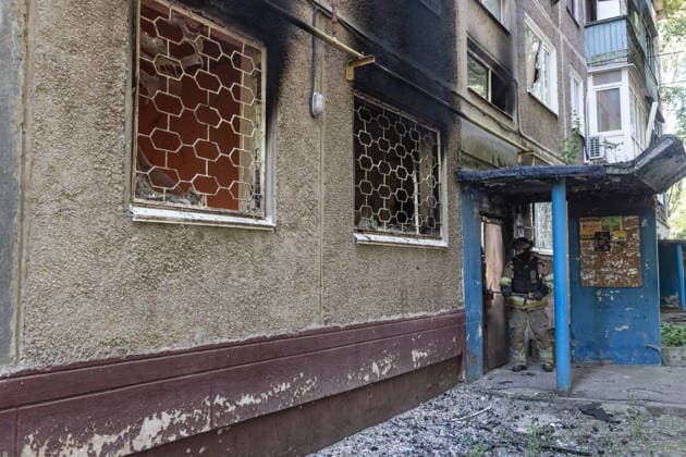 Aftermath of a Russian air strike on Ukraine s Druzhkivka DRUZHKIVKA, UKRAINE - JUNE 7: Ukrainian emergency services respond to a building fire caused by a Russian FPV drone crashing into it in Druzhkivka, Ukraine, 7 June 2026 Diego Herrera Carcedo Anadolu Druzhkivka Ukraine. Editorial use only. Please get in touch for any other usage.  Copyright: x2026xAnadoluxDiegoxHerreraxCarcedox