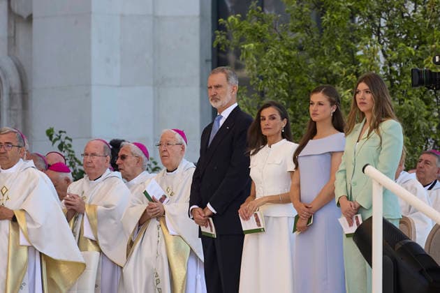 Pope Leo XIV presides at Holy Mass and a Eucharistic procession for Corpus Christi Day in Madrid King Felipe VI, Queen Letizia, Princess Leonor and Infanta Sofia attend the Mass for the feast of Corpus Christi presided over by Pope Leo XIV, in the Plaza de Cibeles, in the Plaza de Cibeles, on June 7, 2026, in Madrid Spain Pope Leo XIV officiates the Solemnity of Corpus Christi in Madrid with a Mass and subsequent Eucharistic procession around the capital The ceremony brings together high civil and religious authorities, as well as numerous faithful who follow the route of the Blessed Sacrament King Felipe VI, Queen Letizia, Princess Leonor and Infanta Sofia attend the event 07 JUNE 2026 PAPAL VISIT Jesús Hellí Madrid Madrid Spain  Copyright: xJesusxHellin EuropaxPress Poolx 7578807