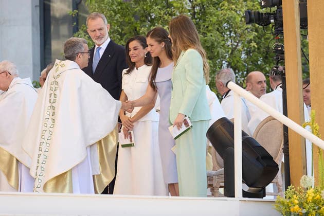 Pope Leo XIV presides at Holy Mass and a Eucharistic procession for Corpus Christi Day in Madrid King Felipe VI, Queen Letizia, Princess Leonor and Infanta Sofia attend the Mass for the feast of Corpus Christi presided over by Pope Leo XIV, in the Plaza de Cibeles, in the Plaza de Cibeles, on June 7, 2026, in Madrid Spain Pope Leo XIV officiates the Solemnity of Corpus Christi in Madrid with a Mass and subsequent Eucharistic procession around the capital The ceremony brings together high civil and religious authorities, as well as numerous faithful who follow the route of the Blessed Sacrament King Felipe VI, Queen Letizia, Princess Leonor and Infanta Sofia attend the event 07 JUNE 2026 PAPAL VISIT Jesús Hellí Madrid Madrid Spain  Copyright: xJesusxHellin EuropaxPress Poolx 7578814