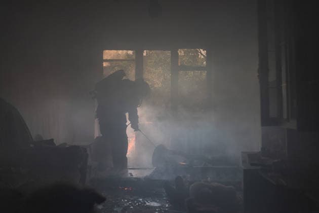 Aftermath of a Russian air strike on Ukraine s Druzhkivka DRUZHKIVKA, UKRAINE - JUNE 7: Ukrainian emergency services respond to a building fire caused by a Russian FPV drone crashing into it in Druzhkivka, Ukraine, 7 June 2026 Diego Herrera Carcedo Anadolu Druzhkivka Ukraine. Editorial use only. Please get in touch for any other usage.  Copyright: x2026xAnadoluxDiegoxHerreraxCarcedox