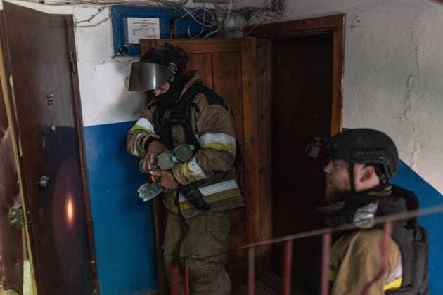 Aftermath of a Russian air strike on Ukraine s Druzhkivka DRUZHKIVKA, UKRAINE - JUNE 7: Ukrainian emergency services respond to a building fire caused by a Russian FPV drone crashing into it in Druzhkivka, Ukraine, 7 June 2026 Diego Herrera Carcedo Anadolu Druzhkivka Ukraine. Editorial use only. Please get in touch for any other usage.  Copyright: x2026xAnadoluxDiegoxHerreraxCarcedox