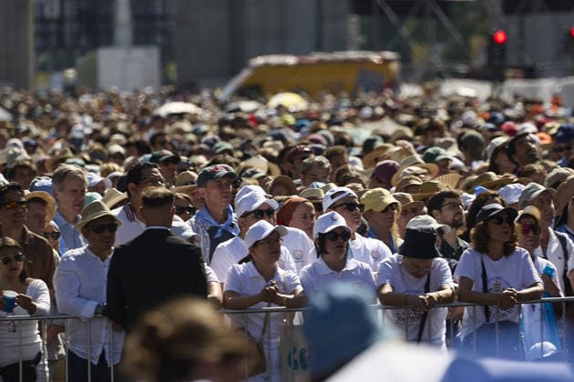 Pope Leo XIV leads Corpus Christi Mass and Eucharistic procession in Madrid MADRID, SPAIN – JUNE 7: People gather at Plaza de Cibeles during the Holy Mass led by Pope Leo XIV in Madrid, Spain, on June 7, 2026. Pope Leo XIV is on an Apostolic Journey to Spain from June 6 to 12, visiting Madrid, Barcelona and the Canary Islands. Alex Juarez Anadolu Madrid Spain. Editorial use only. Please get in touch for any other usage.  Copyright: x2026xAnadoluxAlexxJuarezx