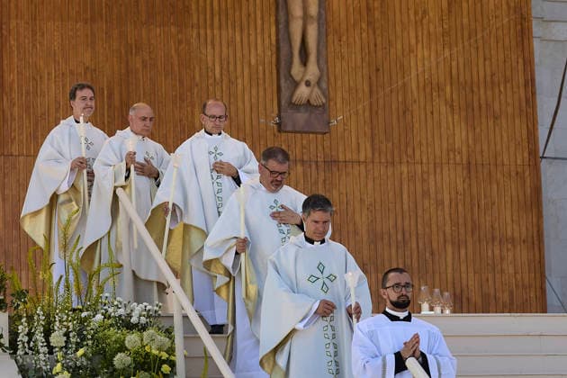 Pope Leo XIV presides at Holy Mass and a Eucharistic procession for Corpus Christi Day in Madrid Priests participate in the Mass for the feast of Corpus Christi presided over by Pope Leo XIV, in the Plaza de Cibeles, in the Plaza de Cibeles, on June 7, 2026, in Madrid Spain Pope Leo XIV officiates the Solemnity of Corpus Christi in Madrid with a Mass and subsequent Eucharistic procession around the capital The ceremony brings together high civil and religious authorities, as well as numerous faithful who follow the route of the Blessed Sacrament King Felipe VI, Queen Letizia, Princess Leonor and Infanta Sofia attend the event 07 JUNE 2026 PAPAL VISIT Jesús Hellí Madrid Madrid Spain  Copyright: xJesusxHellin EuropaxPress Poolx 7578841