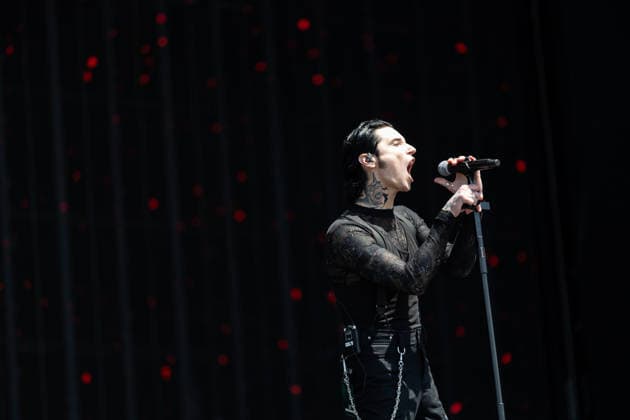 Andy Biersack (Gesang) während des Auftritts der US-amerikanischen Rockband Black Veil Brides im Rahmen des Festivals Rock am Ring 2026 am Nürburgring. Nürburg Rock am Ring Rheinland-Pfalz Germany *** Andy Biersack singing during the performance of the US rock band Black Veil Brides as part of the Rock am Ring 2026 festival at the Nürburgring Nürburg Rock am Ring Rheinland Pfalz Germany