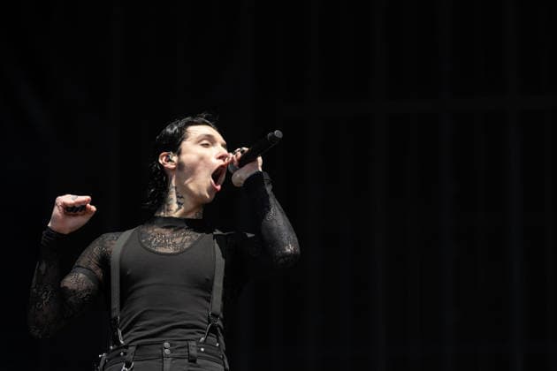 Andy Biersack (Gesang) während des Auftritts der US-amerikanischen Rockband Black Veil Brides im Rahmen des Festivals Rock am Ring 2026 am Nürburgring. Nürburg Rock am Ring Rheinland-Pfalz Germany *** Andy Biersack singing during the performance of the US rock band Black Veil Brides as part of the Rock am Ring 2026 festival at the Nürburgring Nürburg Rock am Ring Rheinland Pfalz Germany