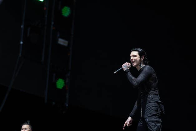Andy Biersack (Gesang) während des Auftritts der US-amerikanischen Rockband Black Veil Brides im Rahmen des Festivals Rock am Ring 2026 am Nürburgring. Nürburg Rock am Ring Rheinland-Pfalz Germany *** Andy Biersack singing during the performance of the US rock band Black Veil Brides as part of the Rock am Ring 2026 festival at the Nürburgring Nürburg Rock am Ring Rheinland Pfalz Germany
