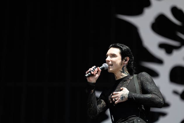 Andy Biersack (Gesang) während des Auftritts der US-amerikanischen Rockband Black Veil Brides im Rahmen des Festivals Rock am Ring 2026 am Nürburgring. Nürburg Rock am Ring Rheinland-Pfalz Germany *** Andy Biersack singing during the performance of the US rock band Black Veil Brides as part of the Rock am Ring 2026 festival at the Nürburgring Nürburg Rock am Ring Rheinland Pfalz Germany