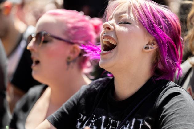 Ein Fan während des Auftritts der US-amerikanischen Rockband Black Veil Brides im Rahmen des Festivals Rock am Ring 2026 am Nürburgring. Nürburg Rock am Ring Rheinland-Pfalz Germany *** A fan during the performance of the US rock band Black Veil Brides as part of the Rock am Ring 2026 festival at the Nürburgring Nürburg Rock am Ring Rheinland Pfalz Germany