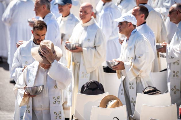 June 7, 2026, Madrid, Madrid, SPAIN: Several people from all over Spain and the world attended the official visit of POPE LEO XIV in Madrid, where Holy Mass was celebrated at Plaza de Cibeles. Madrid SPAIN  - ZUMAc270 20260607_zip_c270_013 Copyright: xDavidxCruzxSanzx