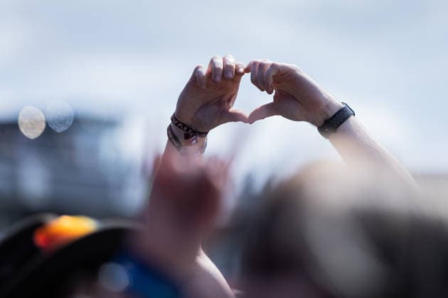 Rock am Ring 2026, Tag 3, 7.6.2026 Fans bei Hollywood Undead -- Mit dem Traditionsfestival Rock am Ring am Nürburgring in der Eifel startet in Deutschland die Festival-Saison. Rock am Ring findet in diesem Jahr vom 5. bis 7. Juni statt. Rund 80 Bands und Künstler stehen auf einer der drei großen Bühnen. Nürburg Nürburgring Rheinland-Pfalz Deutschland *** Rock am Ring 2026, Day 3, 7 6 2026 Fans at Hollywood Undead The traditional Rock am Ring festival at the Nürburgring in the Eifel region kicks off the festival season in Germany Rock am Ring will take place this year from June 5 to 7 Around 80 bands and artists will perform on one of the three large stages Nürburg Nürburgring Rhineland-Palatinate Germany Copyright: xSebastianxDerixx
