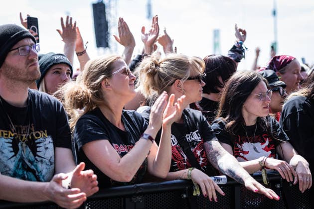 Rock am Ring 2026, Tag 3, 7.6.2026 Fans bei Hollywood Undead -- Mit dem Traditionsfestival Rock am Ring am Nürburgring in der Eifel startet in Deutschland die Festival-Saison. Rock am Ring findet in diesem Jahr vom 5. bis 7. Juni statt. Rund 80 Bands und Künstler stehen auf einer der drei großen Bühnen. Nürburg Nürburgring Rheinland-Pfalz Deutschland *** Rock am Ring 2026, Day 3, 7 6 2026 Fans at Hollywood Undead The traditional Rock am Ring festival at the Nürburgring in the Eifel region kicks off the festival season in Germany Rock am Ring will take place this year from June 5 to 7 Around 80 bands and artists will perform on one of the three large stages Nürburg Nürburgring Rhineland-Palatinate Germany Copyright: xSebastianxDerixx