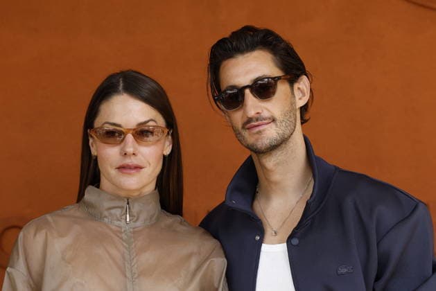 Pierre Niney et sa compagne Natasha Andrews lors des Internationaux de France de Tennis de Roland Garros 2026, à Paris, France, le 7 juin 2026 Jacovides Moreau Bestimage Celebs attending the village photocall during the 2026 French Open at Roland Garros in Paris, France, on June 7, 2026 Paris France  Copyright: xJACOVIDES-MOREAUx xBESTIMAGExJACOVIDES-MOREAUx xBESTIMAGEx