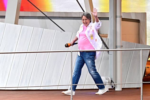 ZDF - Fernsehgarten. Fernsehmoderatorin Ramona Leiß während der ZDF - Unterhaltungsshow Fernsehgarten am 07.06.2026 in Mainz. 20260607MWI127855 *** ZDF Fernsehgarten TV presenter Ramona Leiß during the ZDF entertainment show Fernsehgarten on 07 06 2026 in Mainz 20260607MWI127855