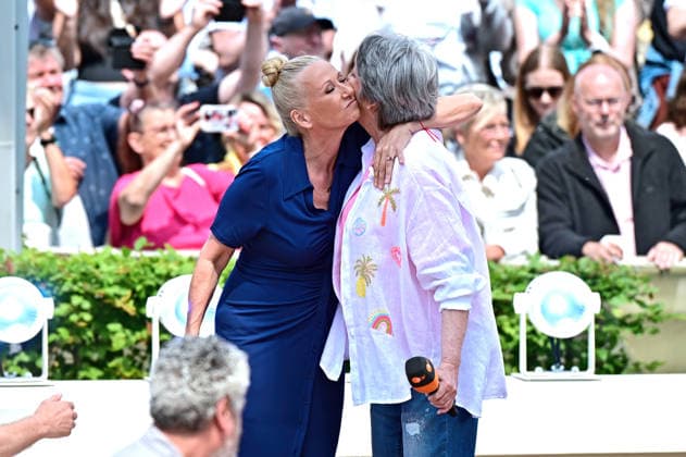 ZDF - Fernsehgarten. Moderatorin Andrea Kiwi Kiewel und Fernsehmoderatorin Ramona Leiß während der ZDF - Unterhaltungsshow Fernsehgarten am 07.06.2026 in Mainz. 20260607MWI127959 *** ZDF Fernsehgarten presenter Andrea Kiwi Kiewel and TV presenter Ramona Leiß during the ZDF entertainment show Fernsehgarten on 07 06 2026 in Mainz 20260607MWI127959