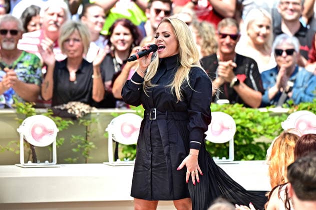 ZDF - Fernsehgarten. Sängerin Marina Marx während der ZDF - Unterhaltungsshow Fernsehgarten am 07.06.2026 in Mainz. 20260607MWI128788 *** ZDF Fernsehgarten singer Marina Marx during the ZDF entertainment show Fernsehgarten on 07 06 2026 in Mainz 20260607MWI128788