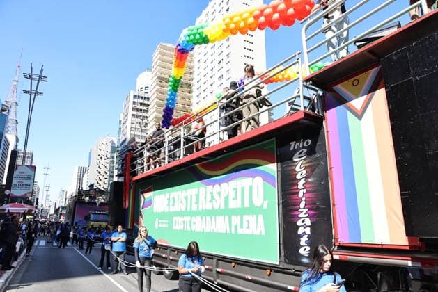 RECORD DATE NOT STATED LGBT+ pride parade gathers a crowd on Paulista Avenue in Sao Paulo. Sao Paulo (SP), 07 06 2026 Culture Shows Parades Movement of participants, children, activists, drag queens, transvestites and tourists on Avenida Paulista during the 30th Sao Paulo LGBT+ Pride Parade, held this Sunday (7). The event features shows by Gloria Groove, Pabllo Vittar, Melody and other artists who perform in defense of diversity, the rights of the LGBT+ population and political participation, with the gathering in front of MASP and a parade of floats along Avenida Paulista and Consolacao.(Foto: Leco Viana Thenews2 imago images) LGBT+ pride parade gathers a crowd on Paulista Avenue in Sao Paulo.  Copyright: xLecoxVianax