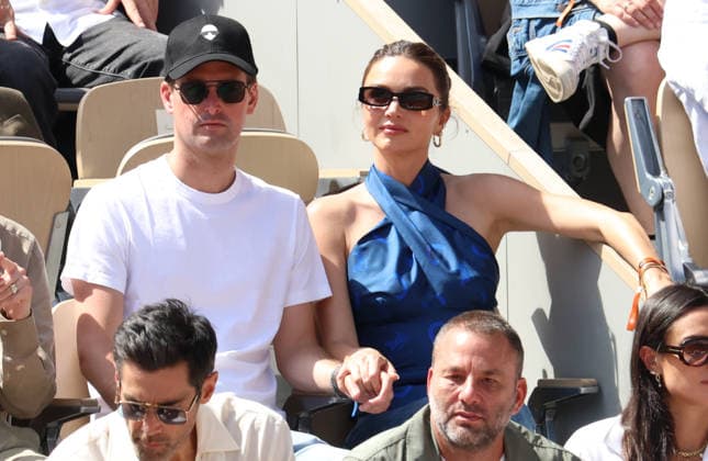 Roland Garros 2026 - Tribunes Finale Cobolli vs Zverev Evan Spiegel and Miranda Kerr CÃ lÃ britÃ s dans les tribunes de Roland Garros pendant la finale homme de l Open de France de Tennis Ã Paris, le 7 juin 2026. Celebrities in the stands at Roland Garros stadium during the men s final of the French Open in Paris on June 7, 2026.  Copyright: xDidierxFereyx