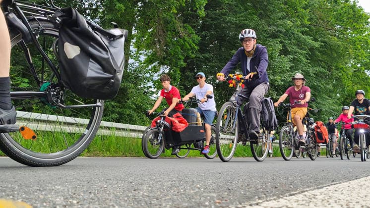 Berlin, 07.06.2026 Der ADFC veranstaltet an diesem Sonntag die 50. Fahrrad-Sternfahrt. Zehntausende Personen sind mit Spaß dabei. Avus *** Berlin, 07 06 2026 The ADFC is organizing the 50th bicycle rally this Sunday Tens of thousands of people are having fun on Avus