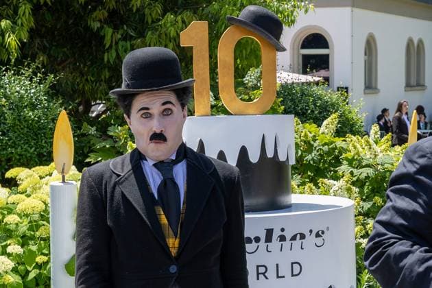 CHARLIE CHAPLIN 10 ANS MUSEE PHOTOPQR LE DAUPHINE Tom PHAM VAN SUU 07 06 2026 A Vevey Haute Savoie , le 7 juin 2026 The Chaplin s World museum in Corsier sur Vevey VD is celebrating its tenth anniversary this year. To mark the occasion, 429 participants dressed as Charlie Chaplin gathered in the museums gardens on Sunday, they formed a giant 10, in front of the Ban manor house Photo Tom Pham Van Suu Le Dauphiné Libéré 10th anniversary of the Chaplin s World museum in Corsier sur Vevey, western Switzerland, on June 7, 2026 Some 429 people took part in the event France  Copyright: xPHOTOPQR LExDAUPHINE MAXPPPxTomxPHAMxVANxSUUx 20260607JDL2076 20260607JDL2076