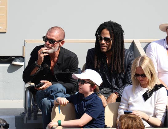Roland Garros 2026 - Tribunes Finale Cobolli vs Zverev suite Lenny Kravitz and Delphine Arnault CÃ lÃ britÃ s dans les tribunes de Roland Garros pendant la finale homme de l Open de France de Tennis Ã Paris, le 7 juin 2026. Celebrities in the stands at Roland Garros stadium during the men s final of the French Open in Paris on June 7, 2026.  Copyright: xDidierxFereyx