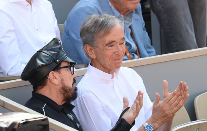Roland Garros 2026 - Tribunes Finale Cobolli vs Zverev suite Peter Marino , Bernard Arnault CÃ lÃ britÃ s dans les tribunes de Roland Garros pendant la finale homme de l Open de France de Tennis Ã Paris, le 7 juin 2026. Celebrities in the stands at Roland Garros stadium during the men s final of the French Open in Paris on June 7, 2026.  Copyright: xDidierxFereyx