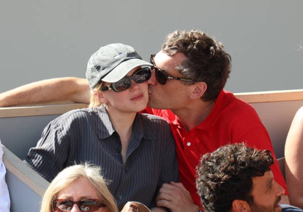 Roland Garros 2026 - Tribunes Finale Cobolli vs Zverev suite LÃ a Seydoux et AndrÃ Meyer CÃ lÃ britÃ s dans les tribunes de Roland Garros pendant la finale homme de l Open de France de Tennis Ã Paris, le 7 juin 2026. Celebrities in the stands at Roland Garros stadium during the men s final of the French Open in Paris on June 7, 2026.  Copyright: xDidierxFereyx