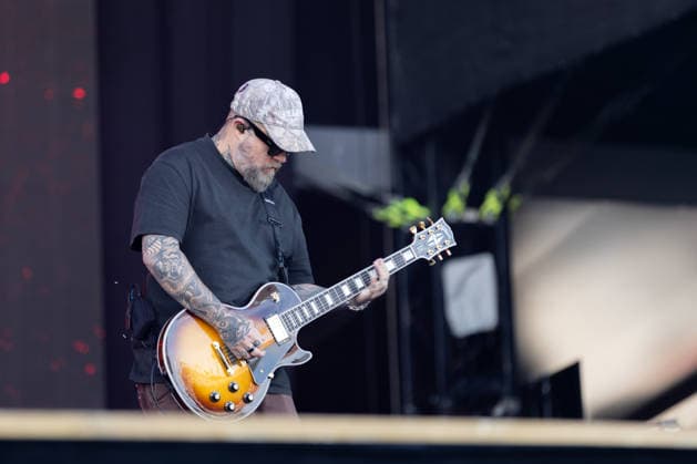 Jasen Rauch (Gitarre) während des Auftritts der US-amerikanischen Rockband Breaking Benjamin im Rahmen des Festivals Rock am Ring 2026 am Nürburgring. Nürburg Rock am Ring Rheinland-Pfalz Germany *** Jasen Rauch guitar during the performance of the US rock band Breaking Benjamin as part of the Rock am Ring 2026 festival at the Nürburgring Nürburg Rock am Ring Rheinland Pfalz Germany