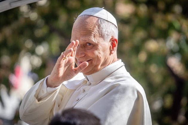 June 7, 2026, Madrid, Spain: Pope Leo XIV acknowledges greetings from faithful gathered along his route through Madrid Madrid Spain - ZUMAl194 20260607_zip_l194_004 Copyright: xMarekxLadzinskix